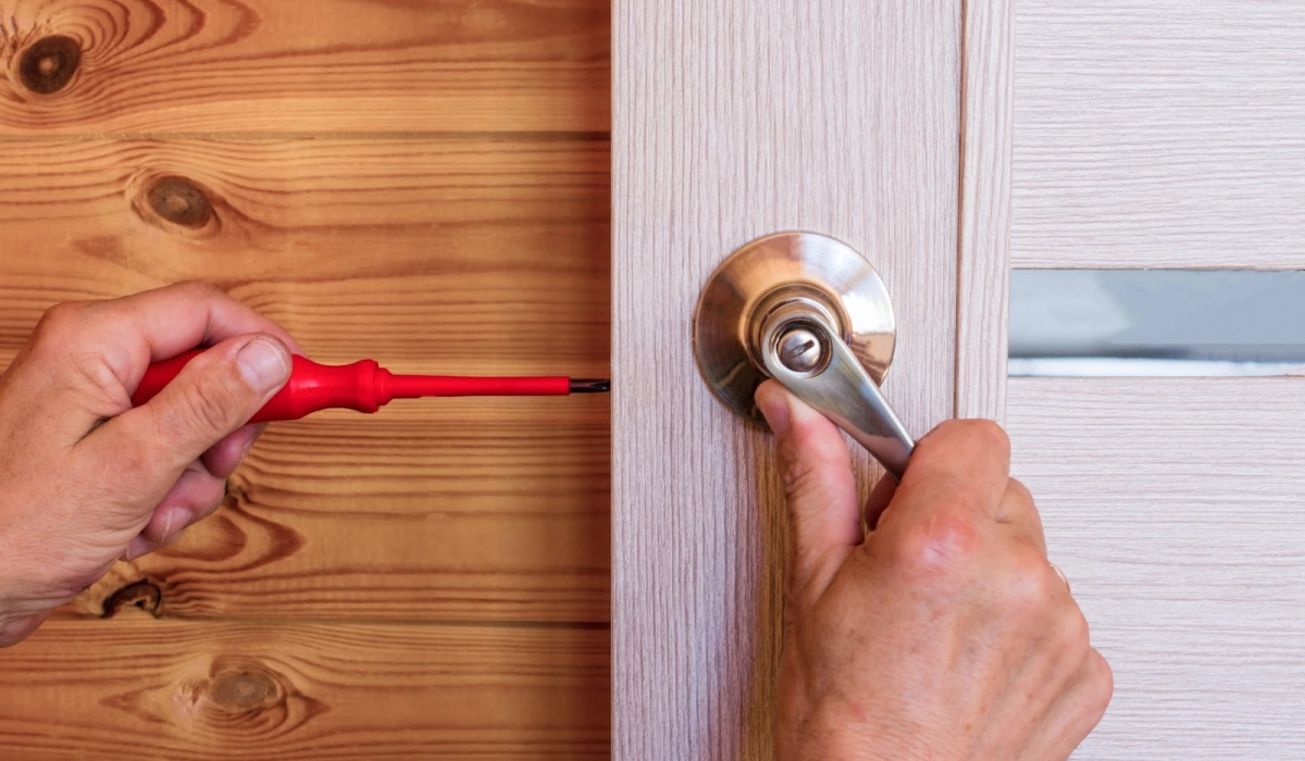 Установка дверной ручки: пошаговая инструкция и советы
