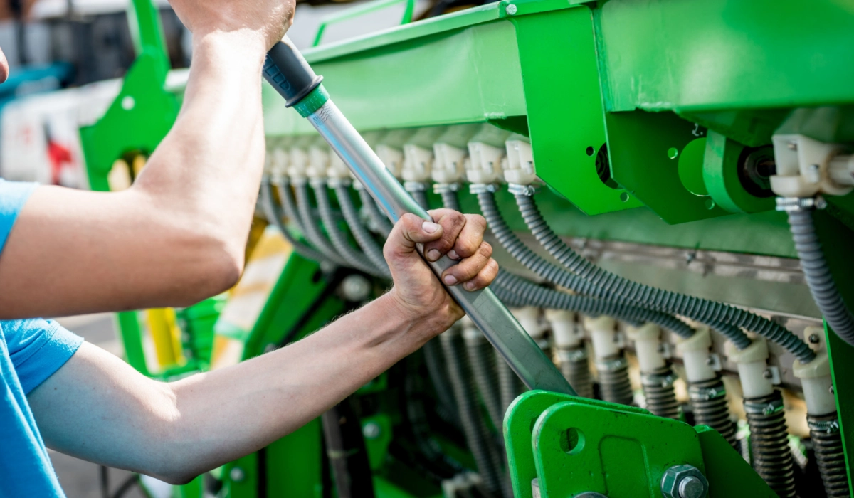 Обзор: почему «точная деталь» служит дольше в сеялке и опрыскивателе