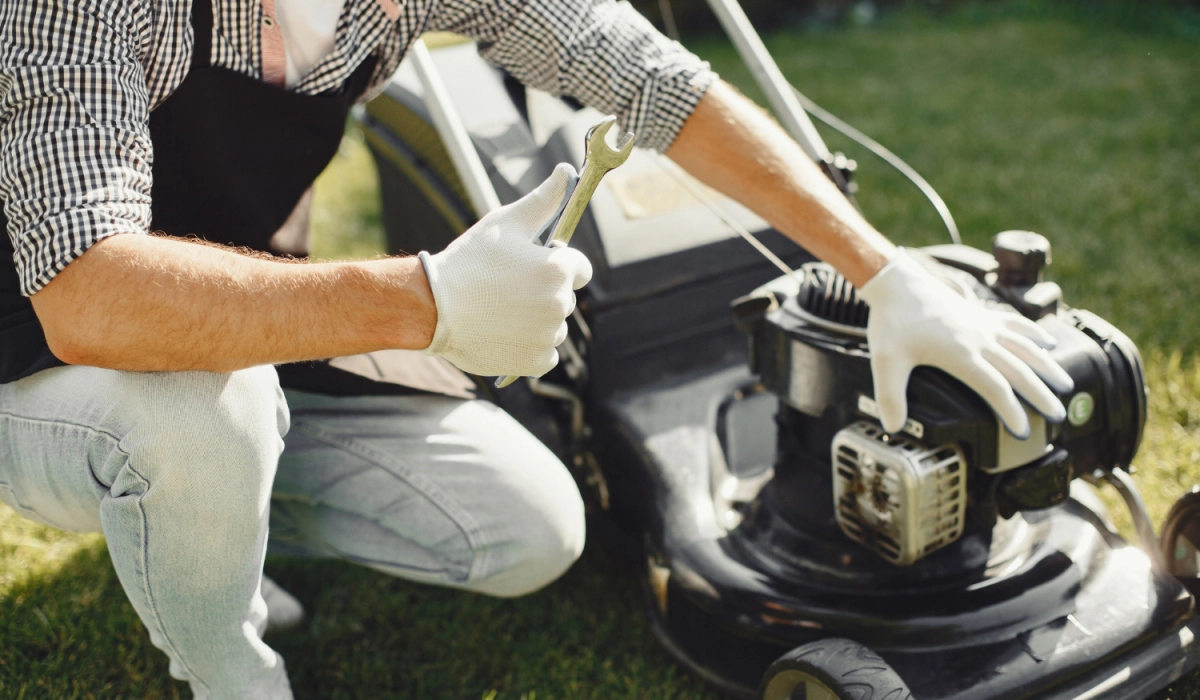 Сезонне обслуговування садової техніки: що обов’язково зробити перед весною та після сезону
