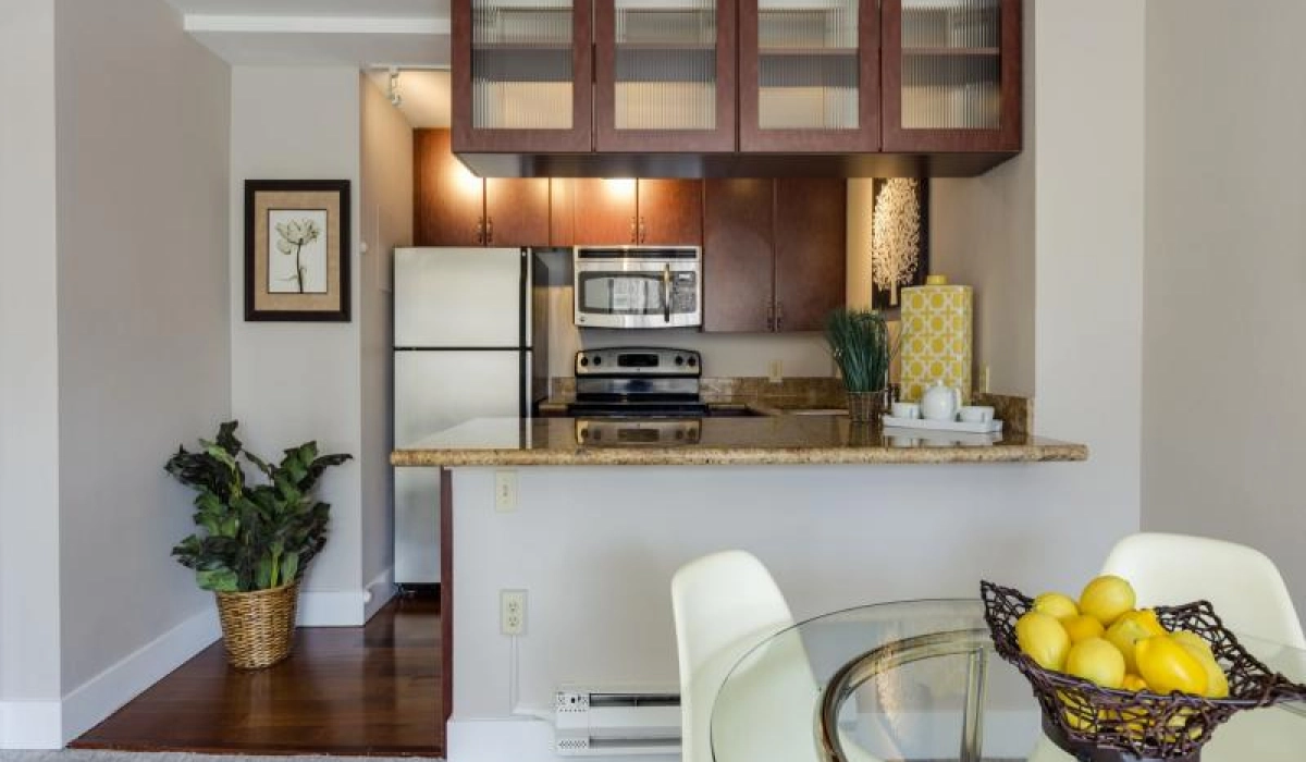 Как грамотно обустроить маленькую кухню