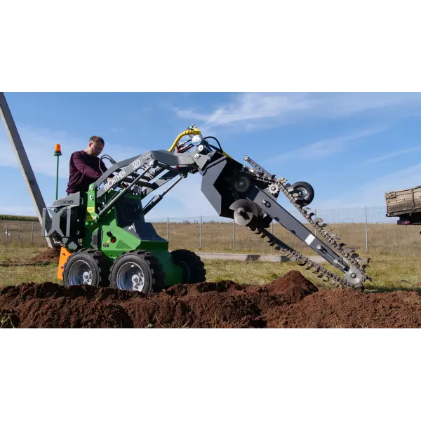 Какой тип мини-погрузчика лучше выбрать для работы на ферме или в поле