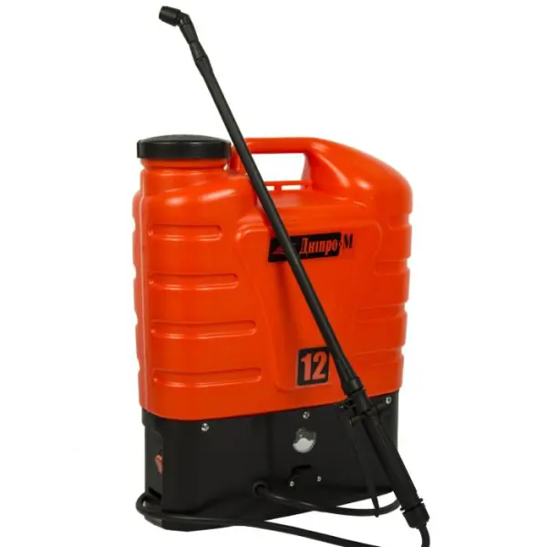 Опрыскиватели для распыления веществ на огороде, ранцевый аккумуляторный и на бензине