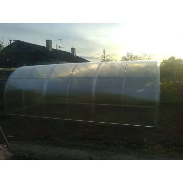 Как обустроить теплицу внутри?