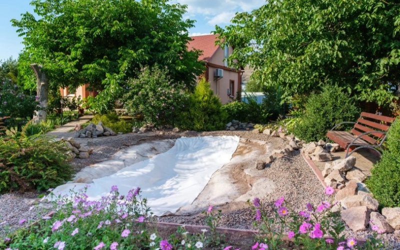 Геомембрана для водоемов: как предотвратить утечку воды и сохранить экосистему Геомембрана для водоемов: как предотвратить утечку воды и сохранить экосистему