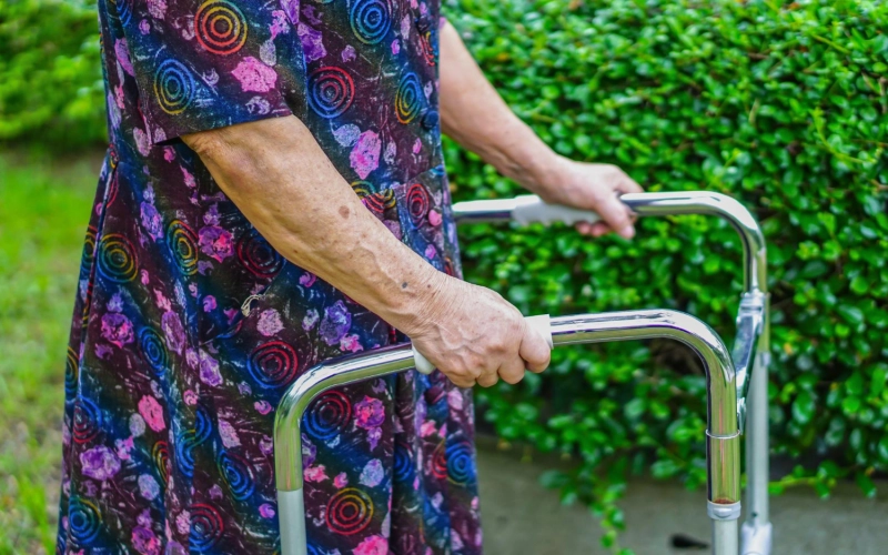 Як вибрати ходунки для літньої людини: без коліс, з двома або з чотирма? Як вибрати ходунки для літньої людини: без коліс, з двома або з чотирма?