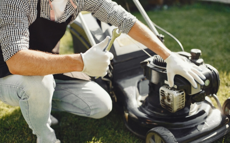 Сезонне обслуговування садової техніки: що обов’язково зробити перед весною та після сезону Сезонне обслуговування садової техніки: що обов’язково зробити перед весною та після сезону